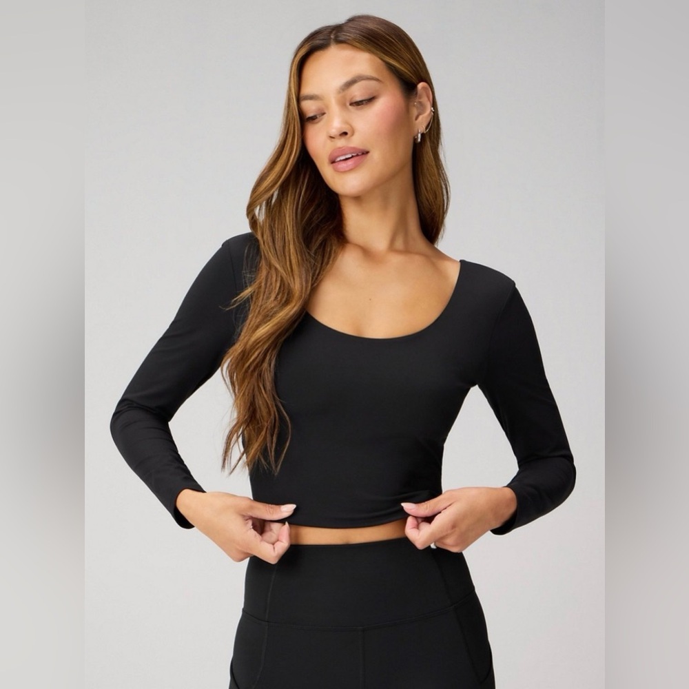Fabletics Oasis Twist Built-In Bra Long-Sleeve Top
